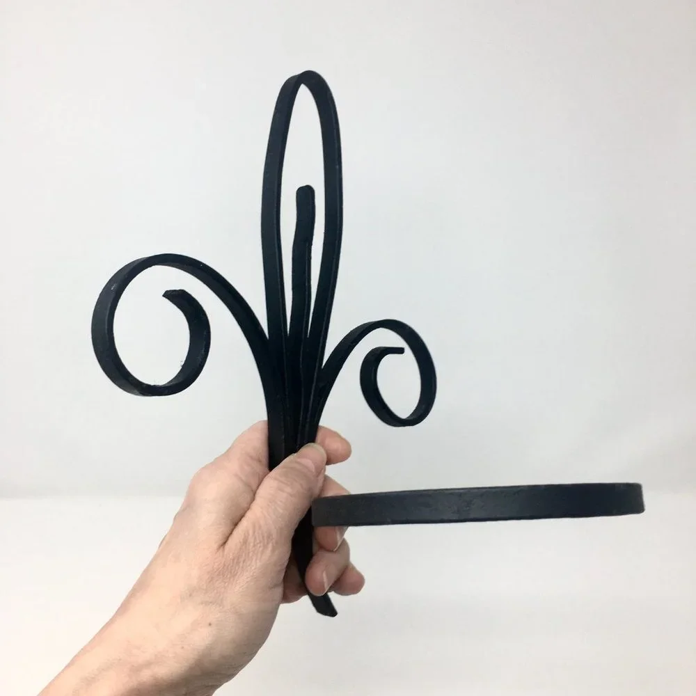 Vintage Black Wrought Iron Fleur De Lis Decorative Wall Mount Flower Pot Holder